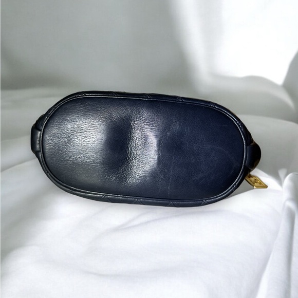 Vintage Chanel Quilted Navy Shoulder Bag - Picture 5 of 9